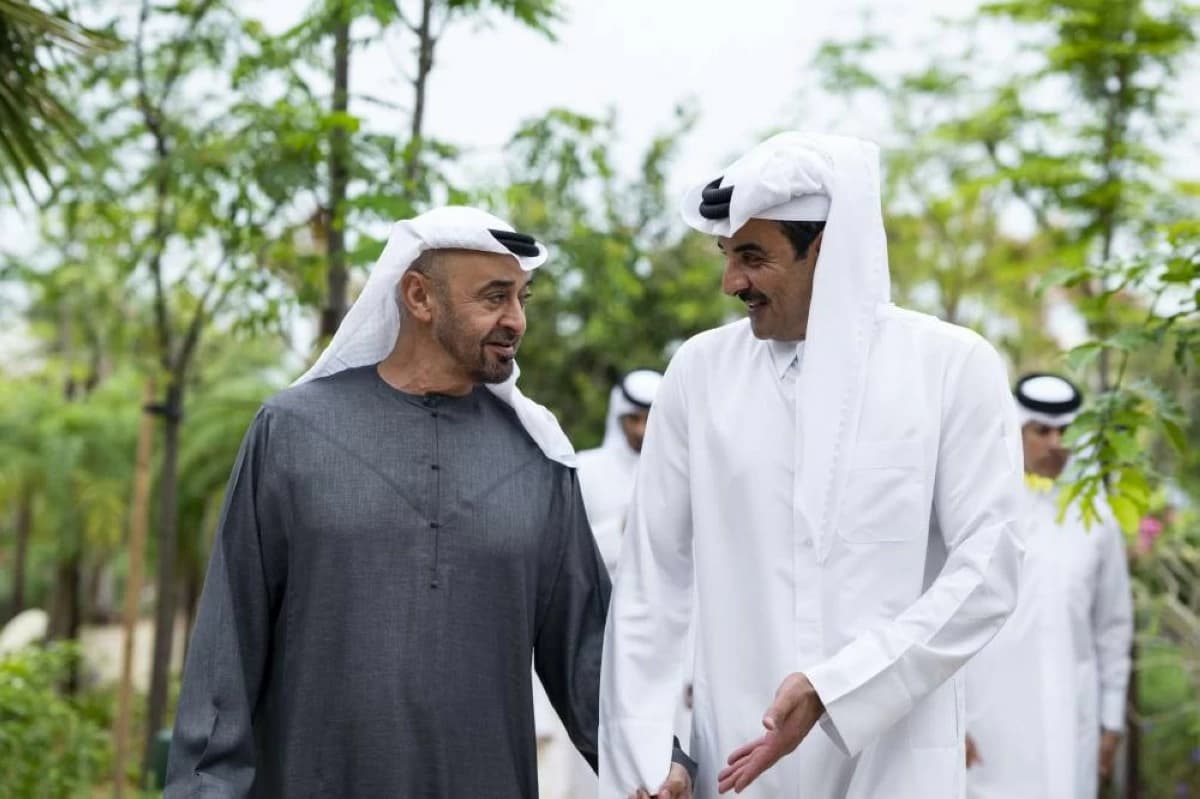 UAE President Receives Emir of Qatar on Fraternal Visit to Discuss Regional Developments