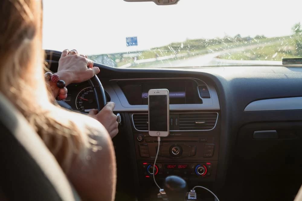 Distracted driving in the UAE: 5 everyday habits that could get you fined